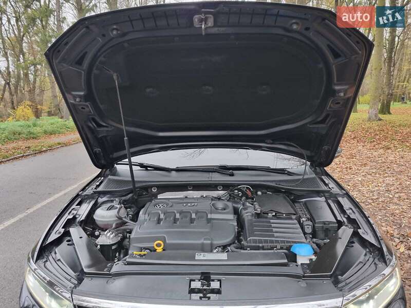 Седан Volkswagen Passat 2016 в Черновцах