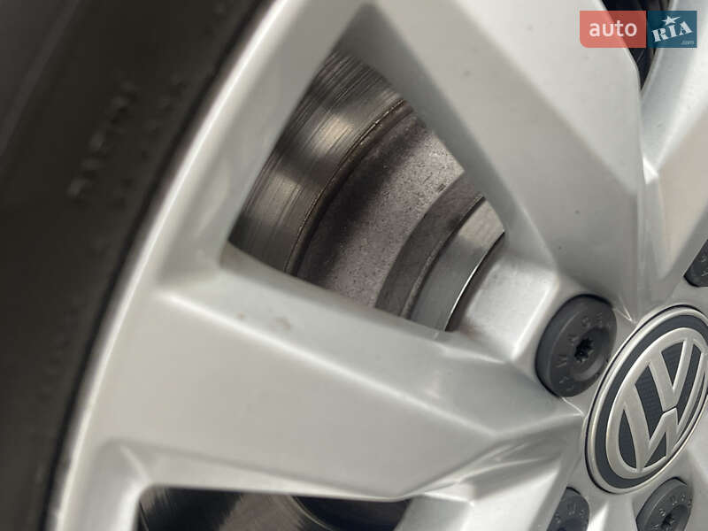 Универсал Volkswagen Passat 2016 в Чернигове фото 14 Универсал Volkswagen Passat 2016 в Чернигове