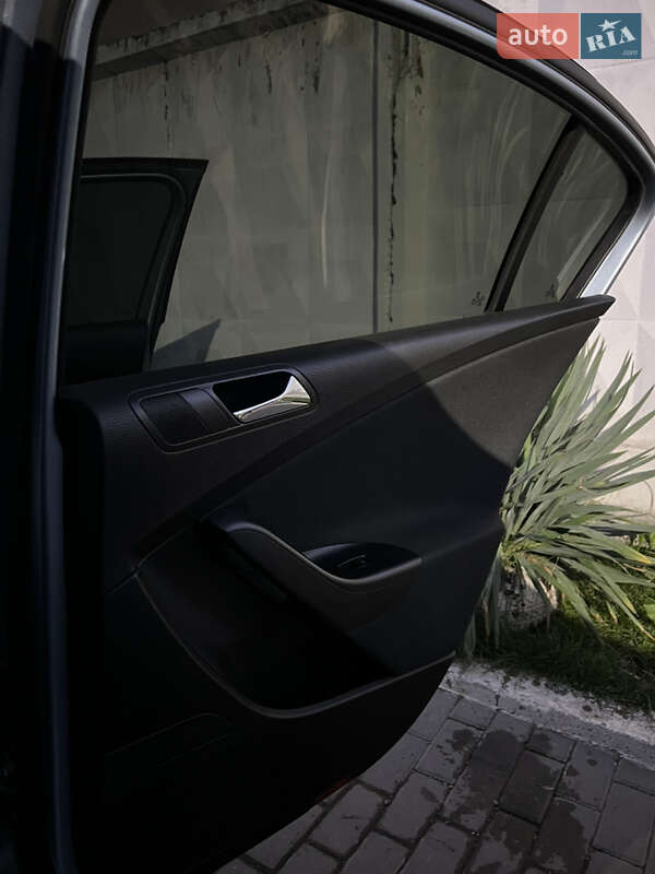 Седан Volkswagen Passat 2005 в Чернівцях