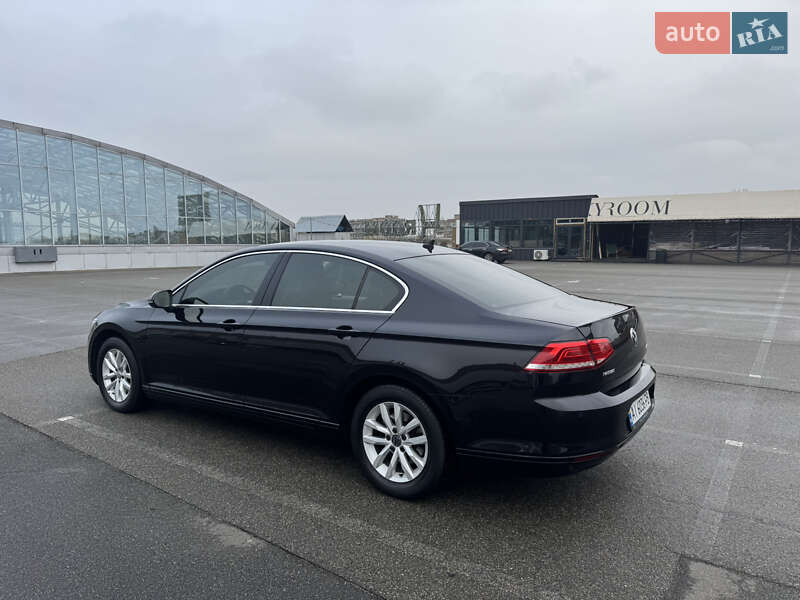 Седан Volkswagen Passat 2015 в Києві