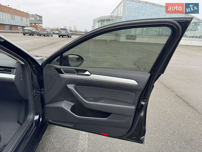 Седан Volkswagen Passat 2015 в Києві