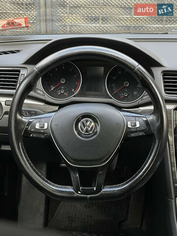 Седан Volkswagen Passat 2018 в Луцке