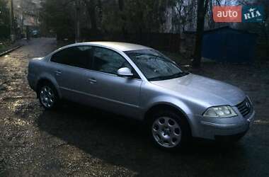 Седан Volkswagen Passat 2004 в Днепре
