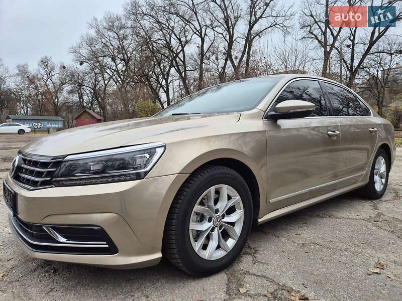 Седан Volkswagen Passat 2016 в Сумах