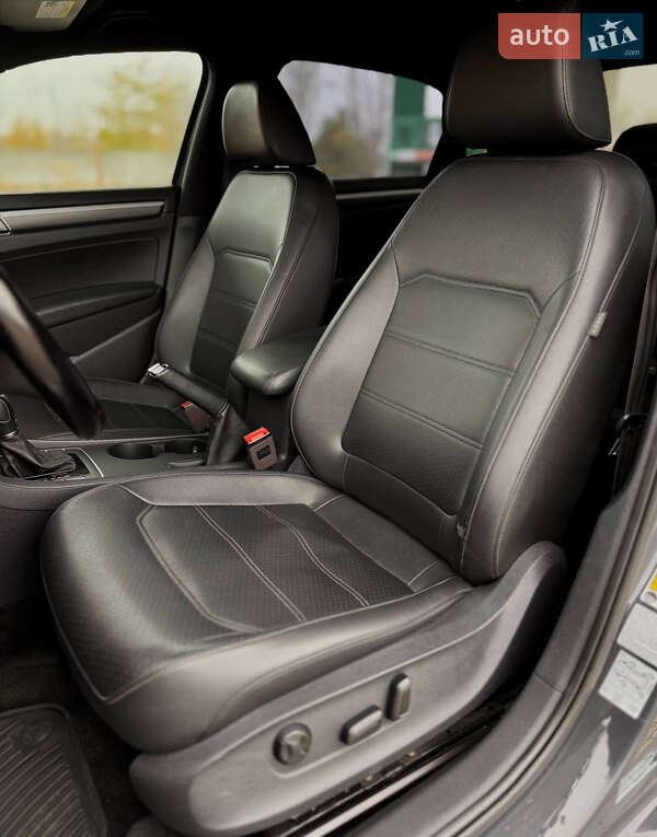 Седан Volkswagen Passat 2017 в Днепре