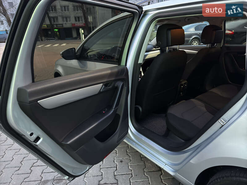 Універсал Volkswagen Passat 2012 в Києві