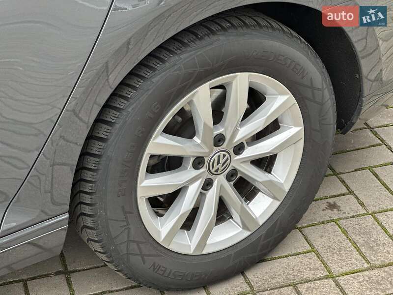 Универсал Volkswagen Passat 2015 в Одессе