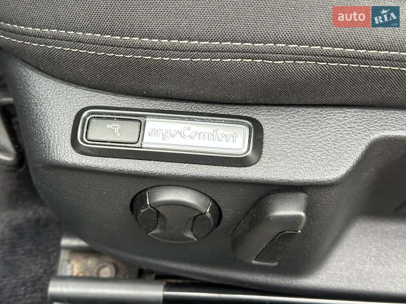 Универсал Volkswagen Passat 2015 в Одессе