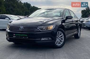 Седан Volkswagen Passat 2017 в Києві
