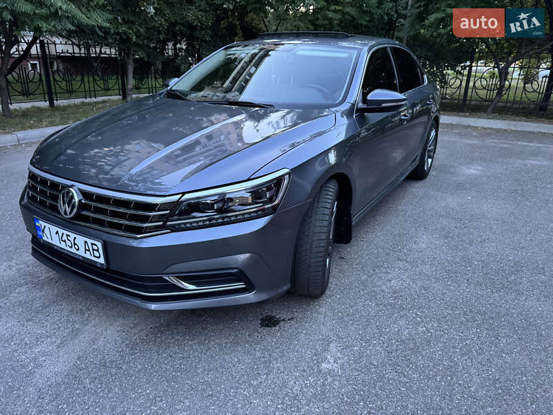 Седан Volkswagen Passat 2017 в Киеве