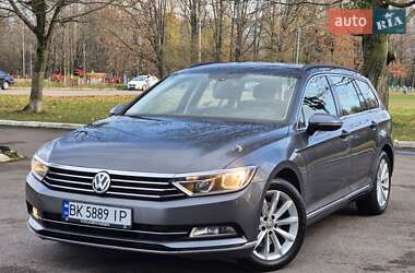 Универсал Volkswagen Passat 2015 в Ровно
