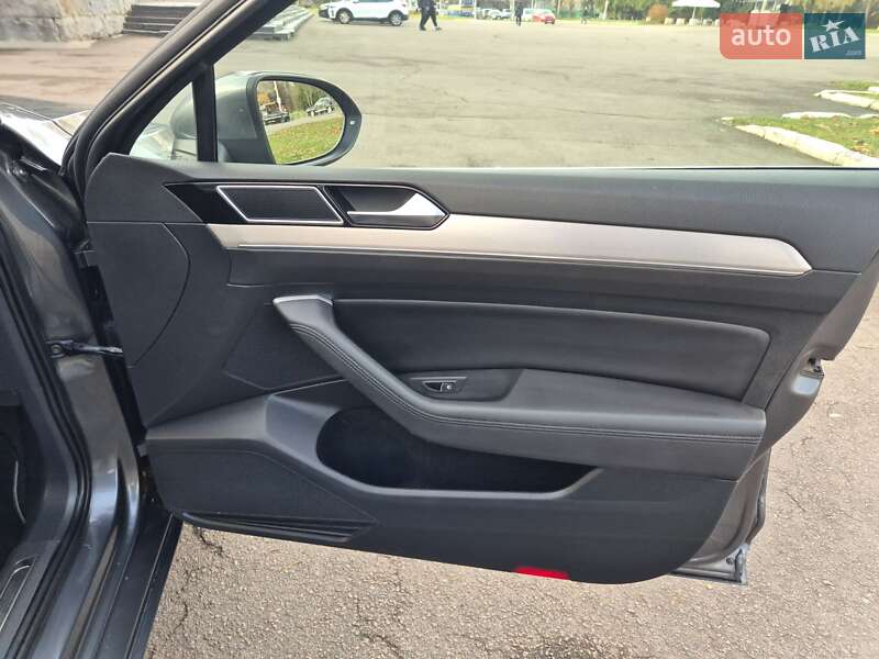 Универсал Volkswagen Passat 2015 в Ровно