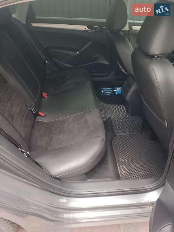 Седан Volkswagen Passat 2017 в Ромнах