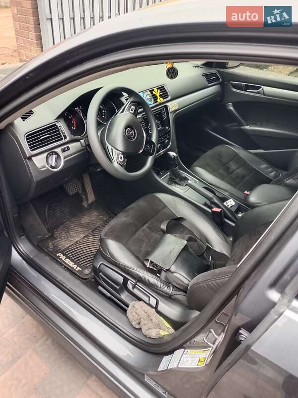 Седан Volkswagen Passat 2017 в Ромнах