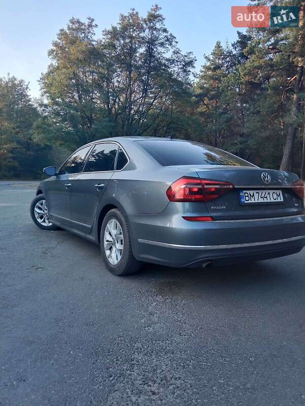 Седан Volkswagen Passat 2017 в Ромнах