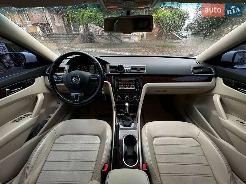 Седан Volkswagen Passat 2012 в Киеве