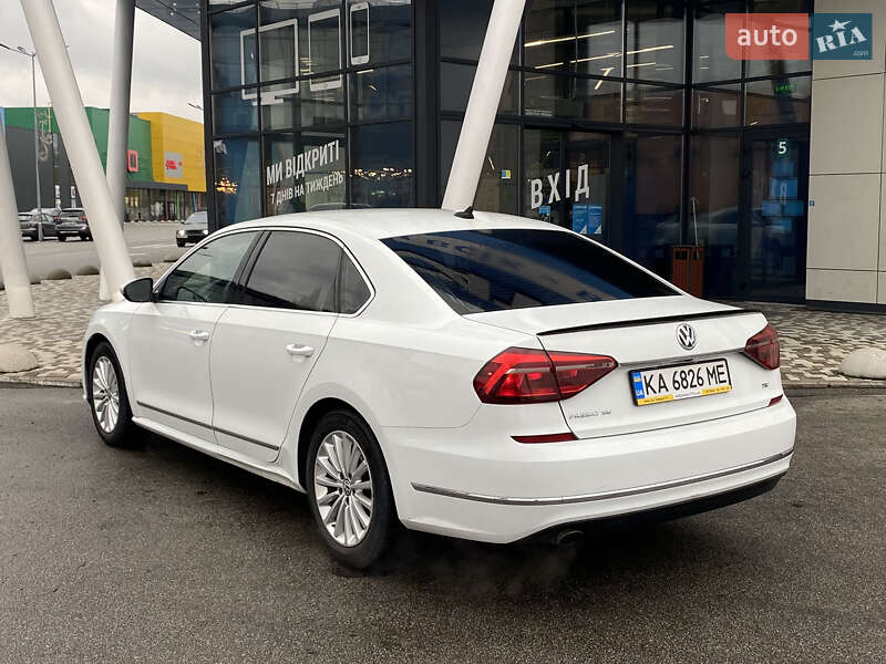 Седан Volkswagen Passat 2017 в Киеве