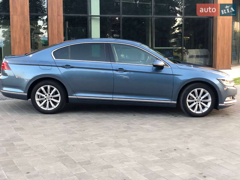Седан Volkswagen Passat 2016 в Луцке