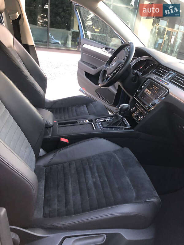 Седан Volkswagen Passat 2016 в Луцке