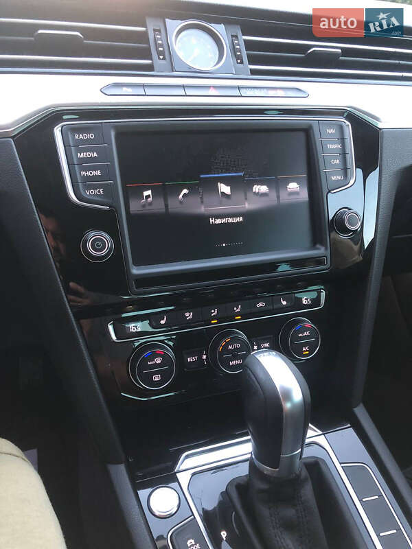 Седан Volkswagen Passat 2016 в Луцке