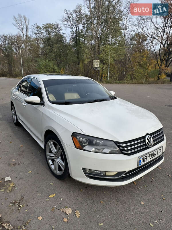 Седан Volkswagen Passat 2012 в Киеве