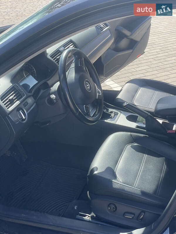 Седан Volkswagen Passat 2014 в Луцке
