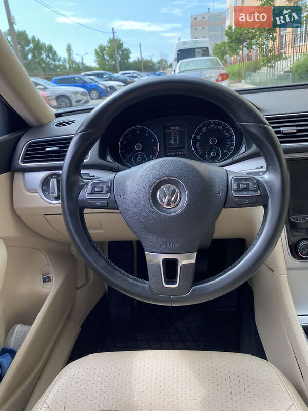 Седан Volkswagen Passat 2013 в Одессе