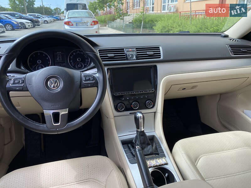Седан Volkswagen Passat 2013 в Одессе