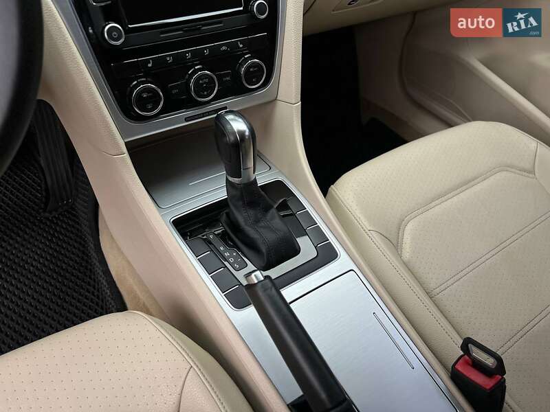 Седан Volkswagen Passat 2012 в Одессе