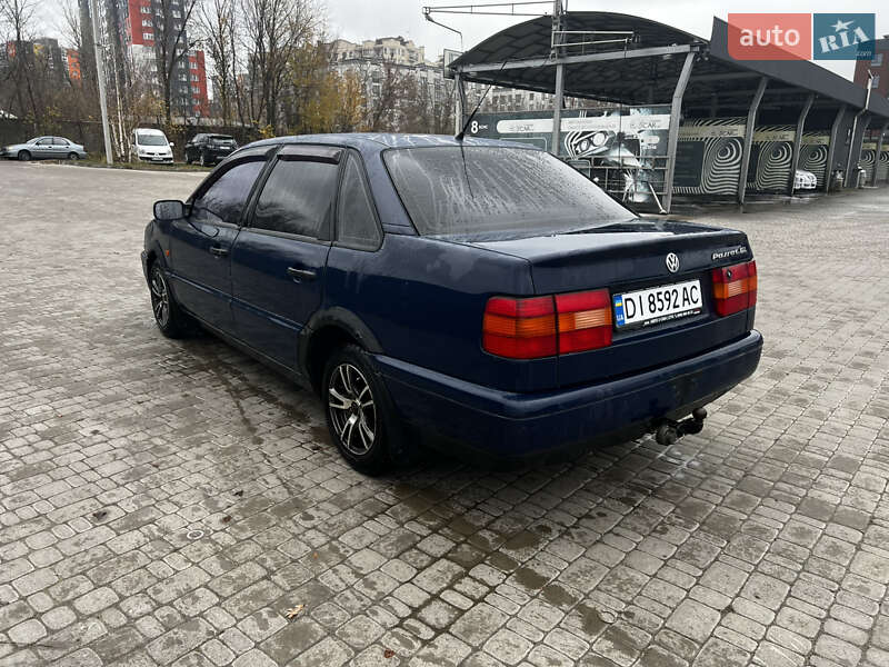 Седан Volkswagen Passat 1996 в Ирпене