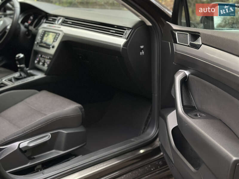 Универсал Volkswagen Passat 2016 в Одессе фото 19 Универсал Volkswagen Passat 2016 в Одессе