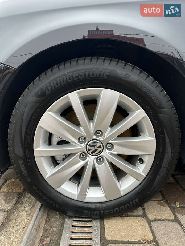 Универсал Volkswagen Passat 2013 в Сваляве