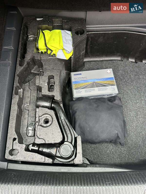 Универсал Volkswagen Passat 2013 в Сваляве