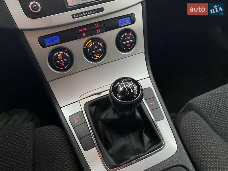 Универсал Volkswagen Passat 2008 в Киеве