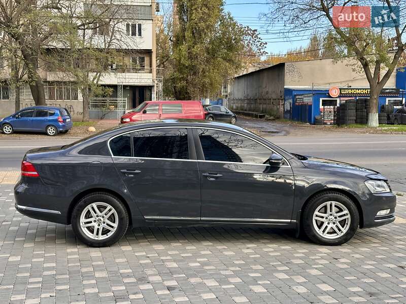 Седан Volkswagen Passat 2011 в Одесі