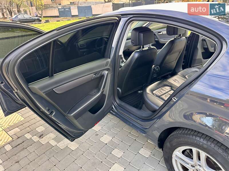 Седан Volkswagen Passat 2011 в Одесі