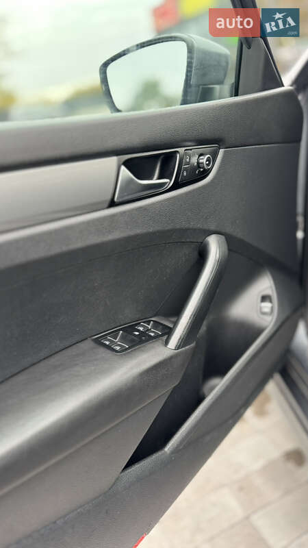 Седан Volkswagen Passat 2012 в Макарове