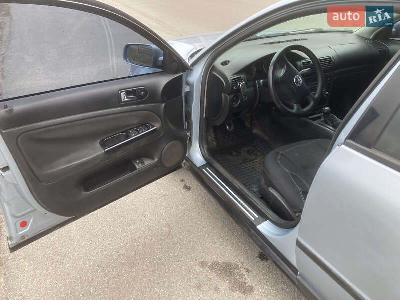 Седан Volkswagen Passat 2001 в Харькове