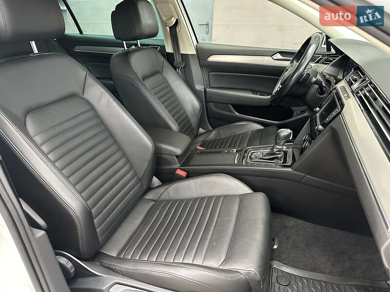 Універсал Volkswagen Passat 2017 в Львові