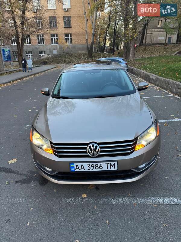 Седан Volkswagen Passat 2014 в Киеве