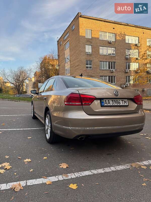 Седан Volkswagen Passat 2014 в Киеве