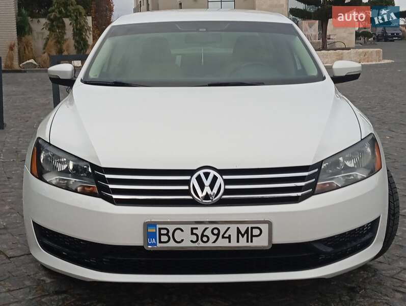 Седан Volkswagen Passat 2012 в Львове