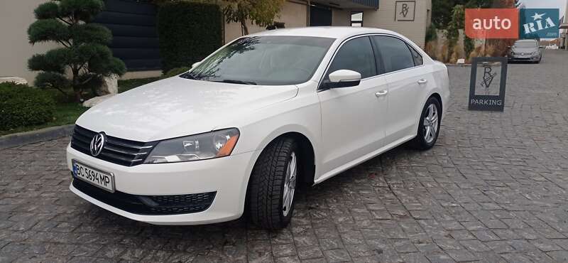 Седан Volkswagen Passat 2012 в Львове