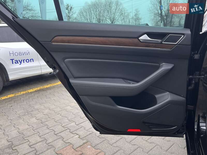 Седан Volkswagen Passat 2018 в Житомире