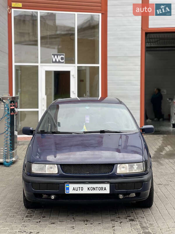 Седан Volkswagen Passat 1996 в Сумах