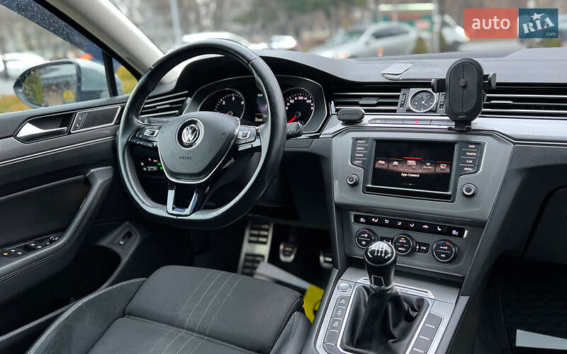 Универсал Volkswagen Passat 2015 в Львове