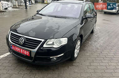Універсал Volkswagen Passat 2010 в Луцьку
