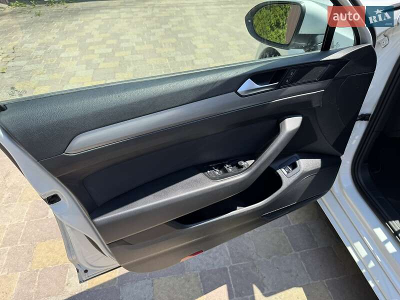 Универсал Volkswagen Passat 2017 в Львове