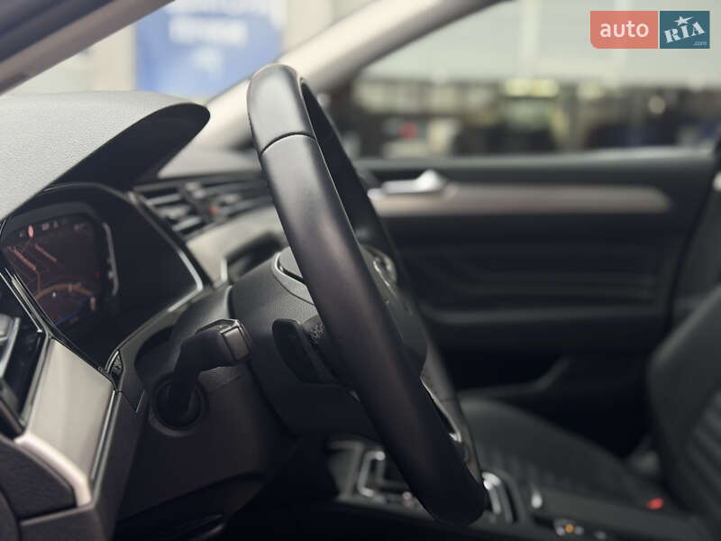 Универсал Volkswagen Passat 2020 в Луцке
