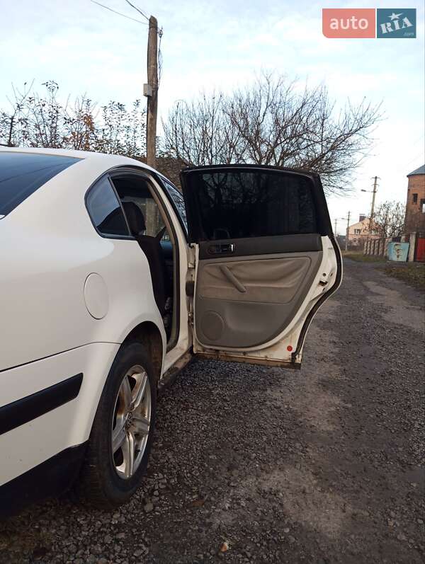 Седан Volkswagen Passat 2000 в Баре